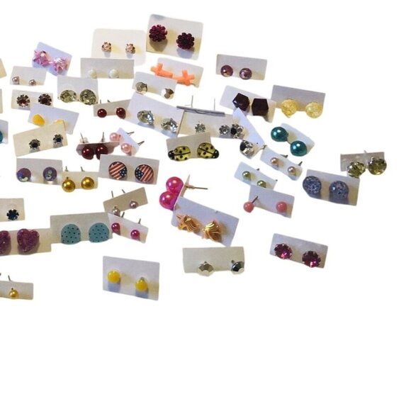 Women's Random Fashion Stud Earrings Lot of 50 Pairs Mixed Styles Colors Girls - Picture 5 of 11